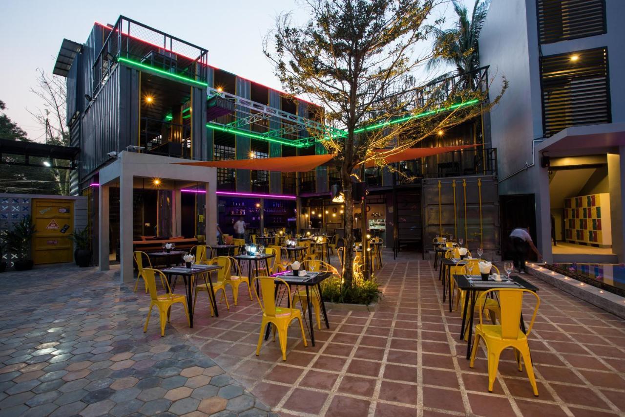 White Rabbit Hostel Siem Reap Exterior foto
